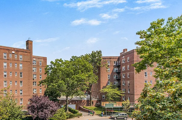 Sold by Re/Max In The City | media 30