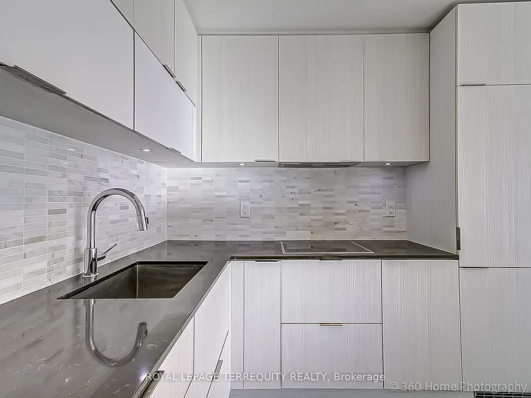 318 Richmond St W #1207 — Photo 9