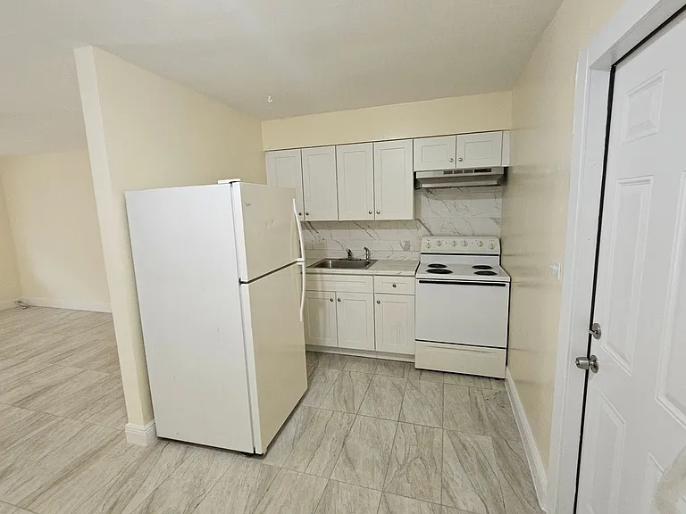 1130 NW 5th Ave — Photo 1
