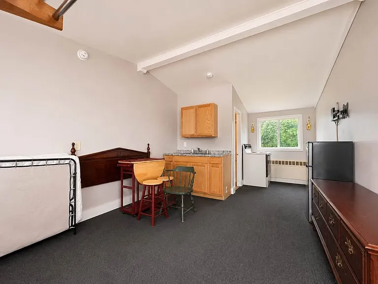 656 N High St — Photo 10