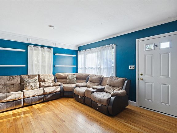 4th image of 2423 Quincy Cir
