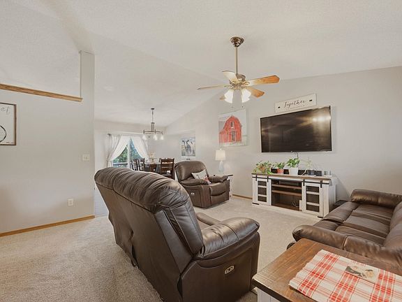 4th image of 2502 S Lark Ln