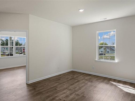 5th image of 2878 Burgess Dr