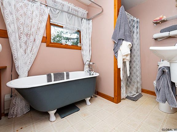 5th image of 42 Prospect St