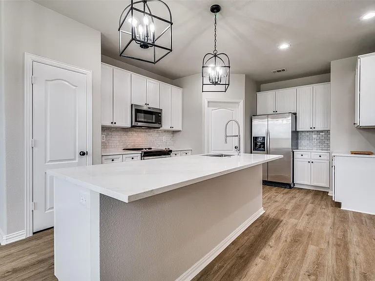 1709 Belton Dr — Photo 10