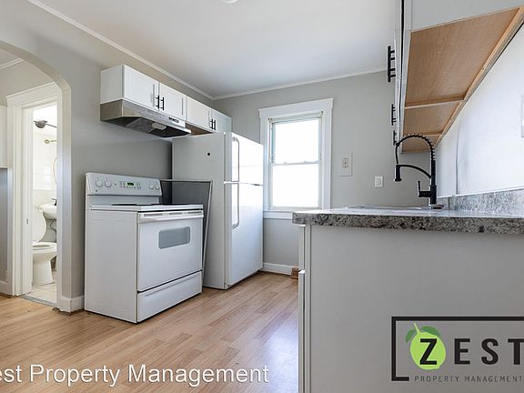 5th image of 26069 Oakland St