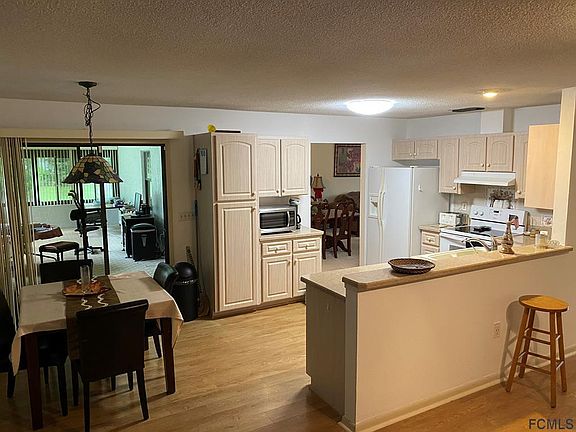 4th image of 12 Palmwood Dr