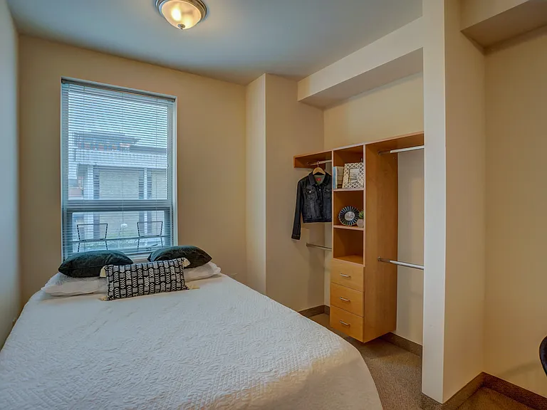 Park Regent Apartments — Photo 5