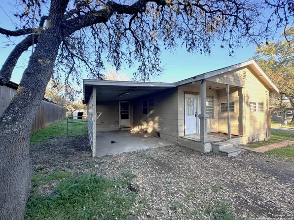 8661 WHARTONS DOCK RD, Bandera, TX 78003