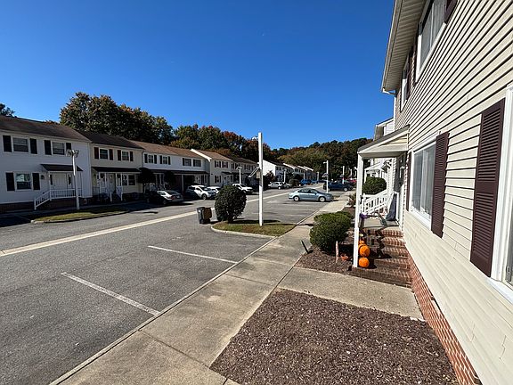 2nd image of 35 Bromley Dr