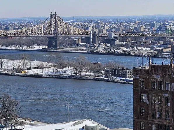 320 E 42nd St APT 2707, New York, NY 10017