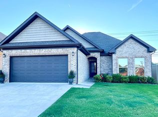 104 Willow Dr, Tuscumbia, AL 35674