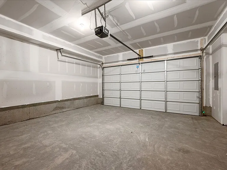 644 Hemsworth Ln — Photo 24