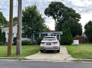 2021 Pine St, Wantagh, NY 11793