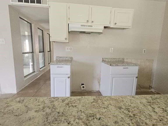 4th image of 14131 Callahan Dr