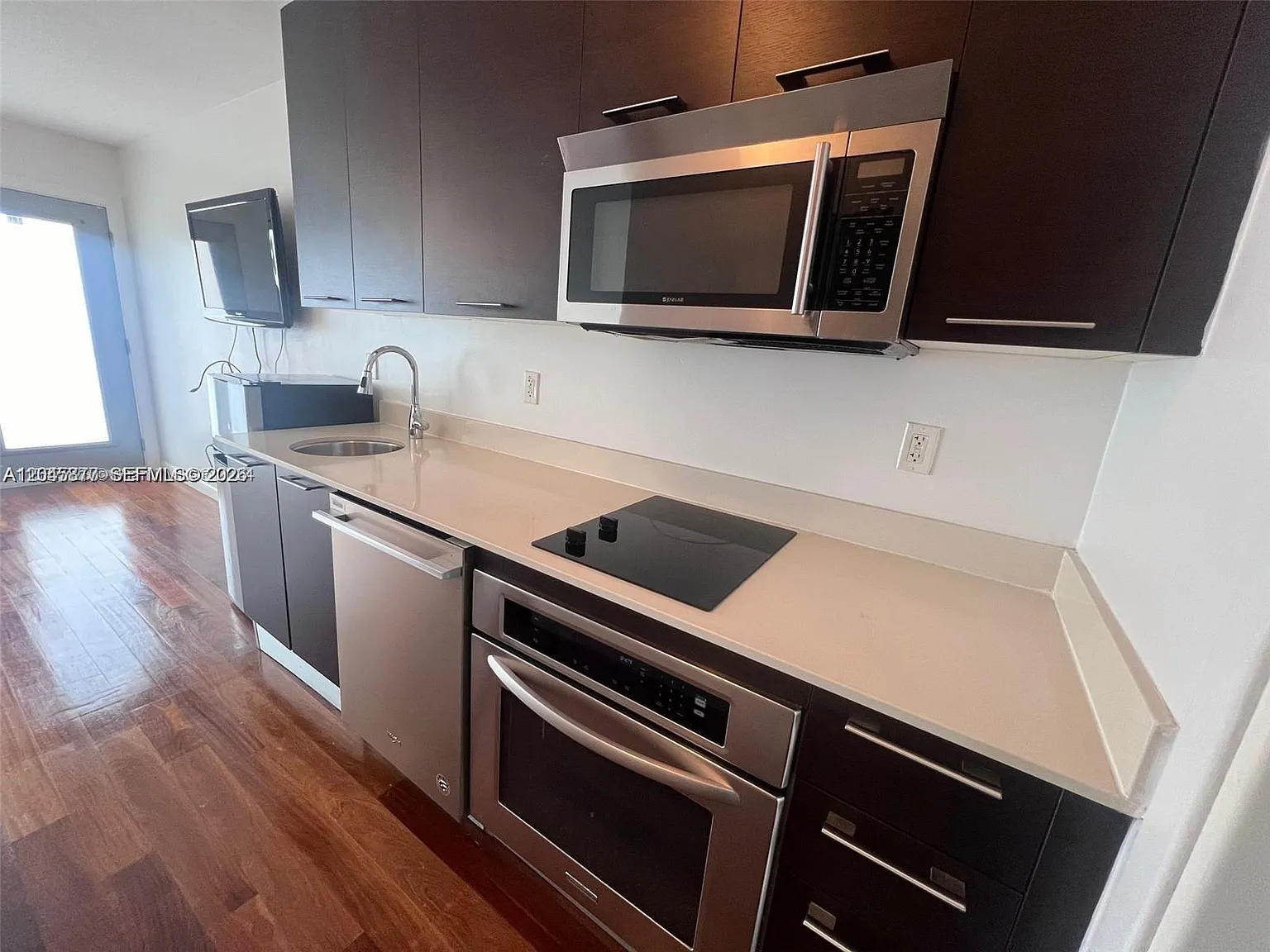 Etruria Condo — Photo 4