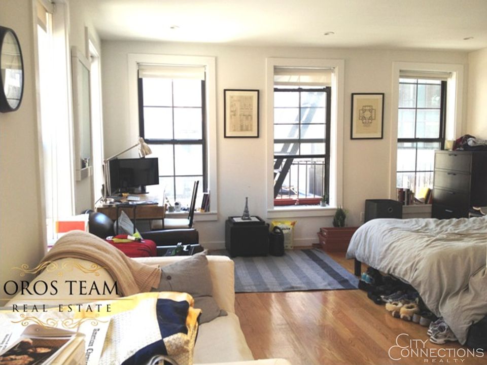 2nd image of 322 Spring St APT 2