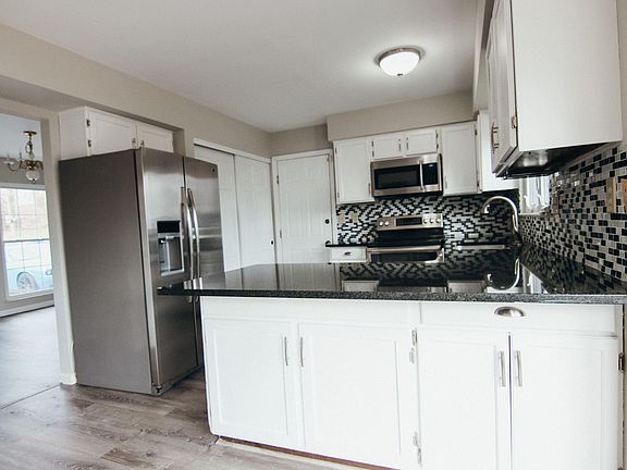 3rd image of 8132 Lilac Dr