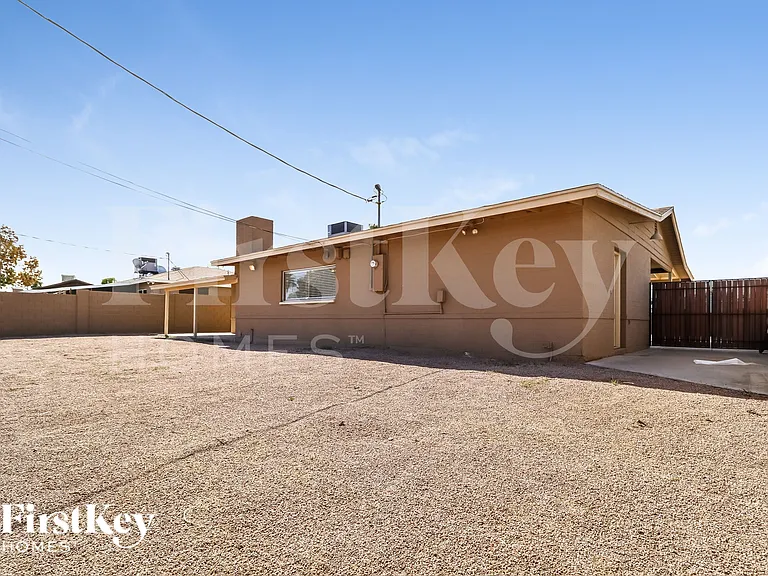 1810 W 5th St — Photo 15