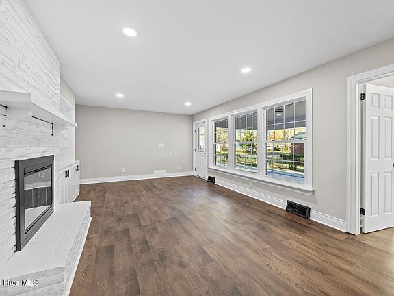 4th image of 1401 Greenville Boulevard SE