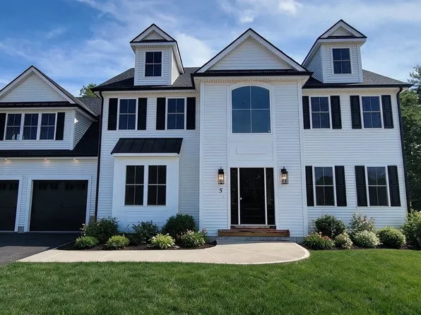1 Kinsman Way, Foxboro, MA 02035