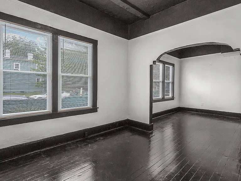 2221 Harden St — Photo 8