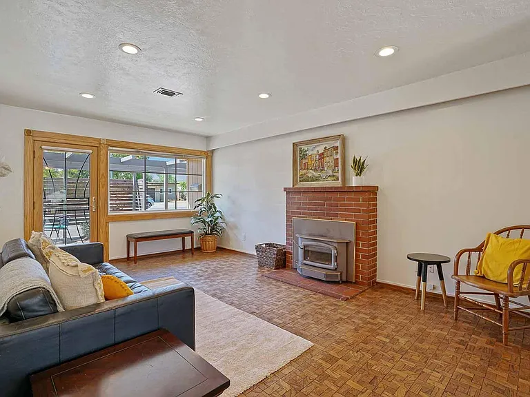 832 Eureka Ave — Photo 6