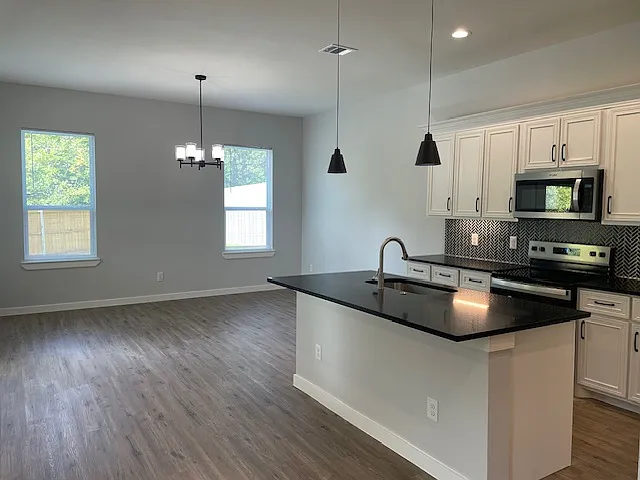 5 bed, 2565 sqft, $3,600 — Photo 4