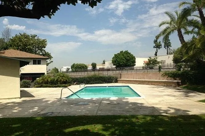 134 Sinclair Ave #4