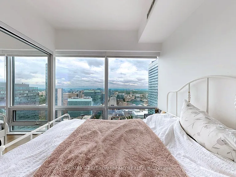 15 Grenville St #3503 — Photo 22
