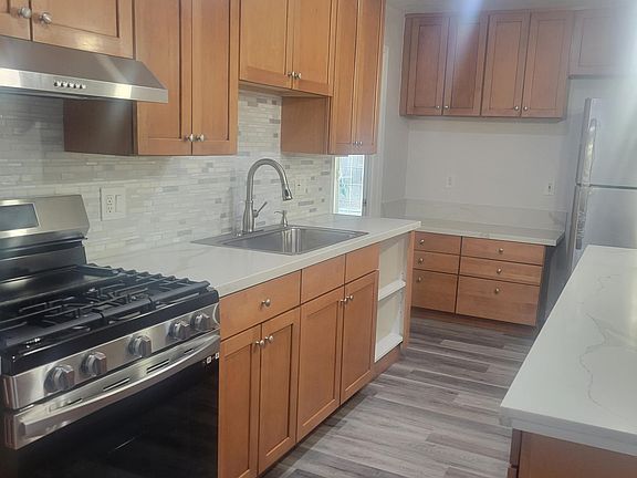 3rd image of 214 Landana St