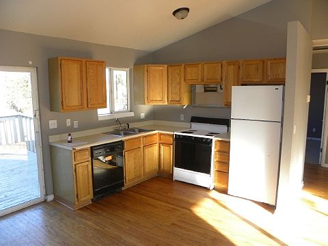 4th image of 2219 S Fox St