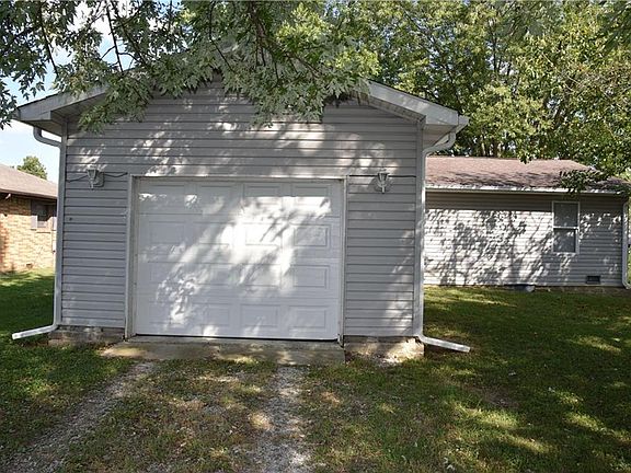 4th image of 940 S Marion St
