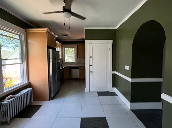 140 Woodbine St #2, Providence, RI 02906