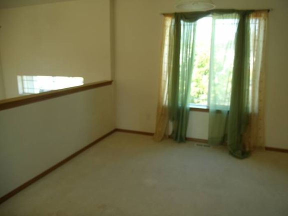4th image of 10804 Tucannon Ct SE