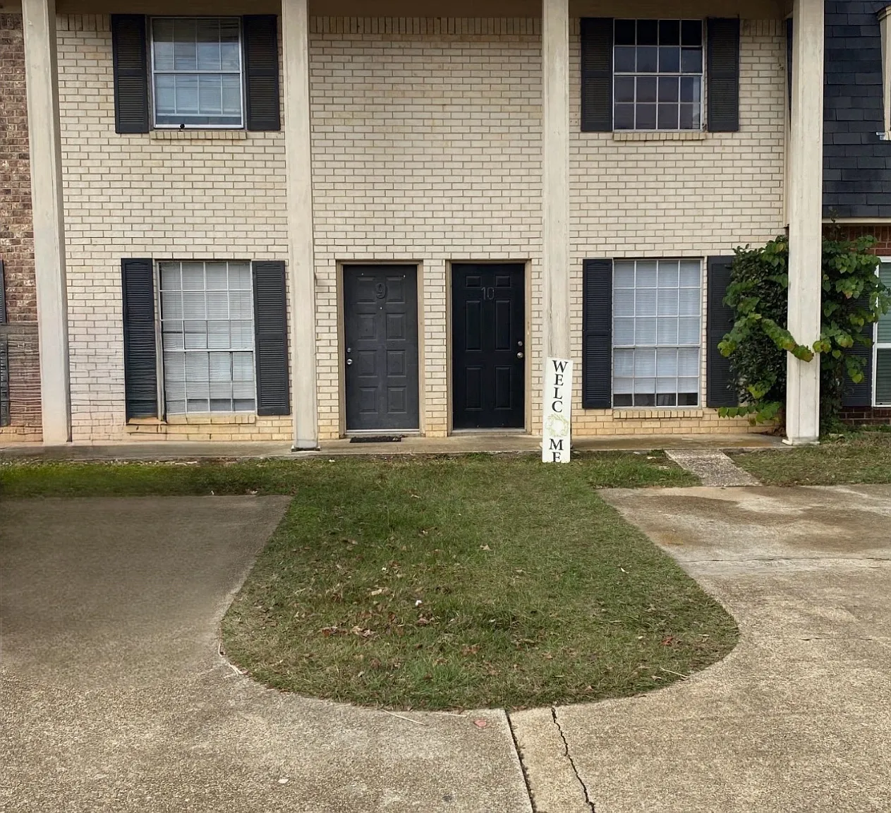 2 bed, 1.5 bath, $995 — Photo 1