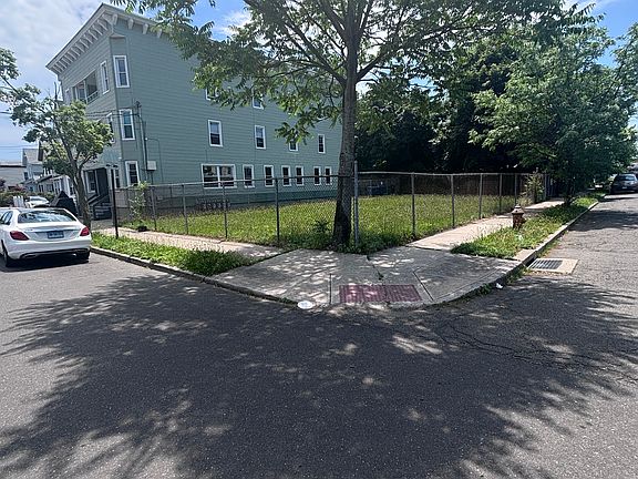 3rd image of 732 Maple Street