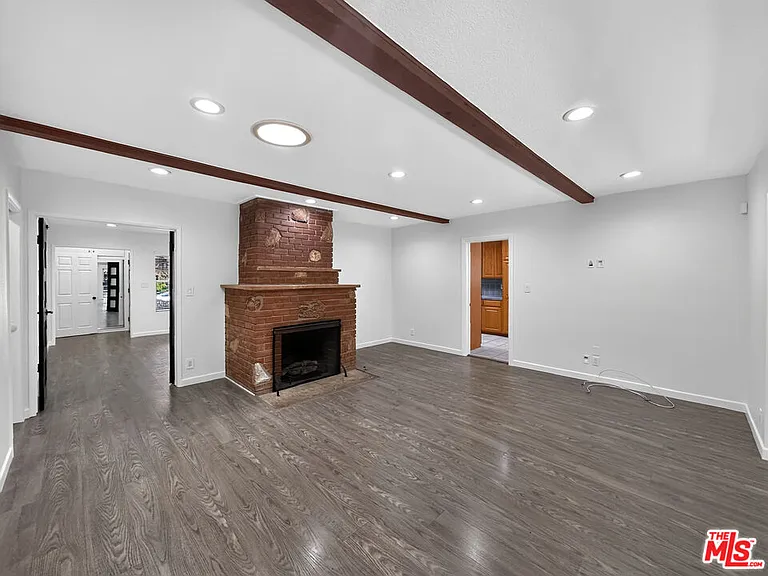 16746 Tupper St — Photo 7