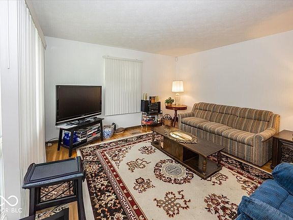 3rd image of 11151 Monroe Ct