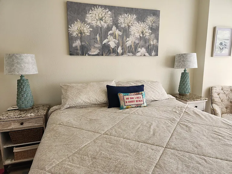 3rd floor King size bed