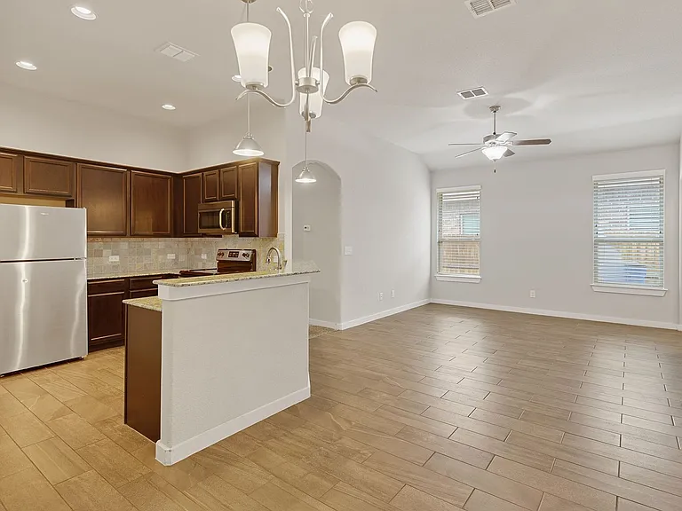 110 Hidden Springs Dr — Photo 4