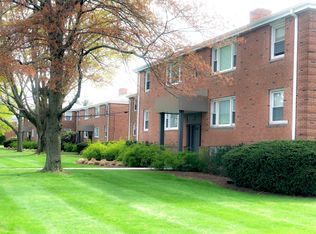 65-1 Sky View Dr, West Hartford, CT 06117