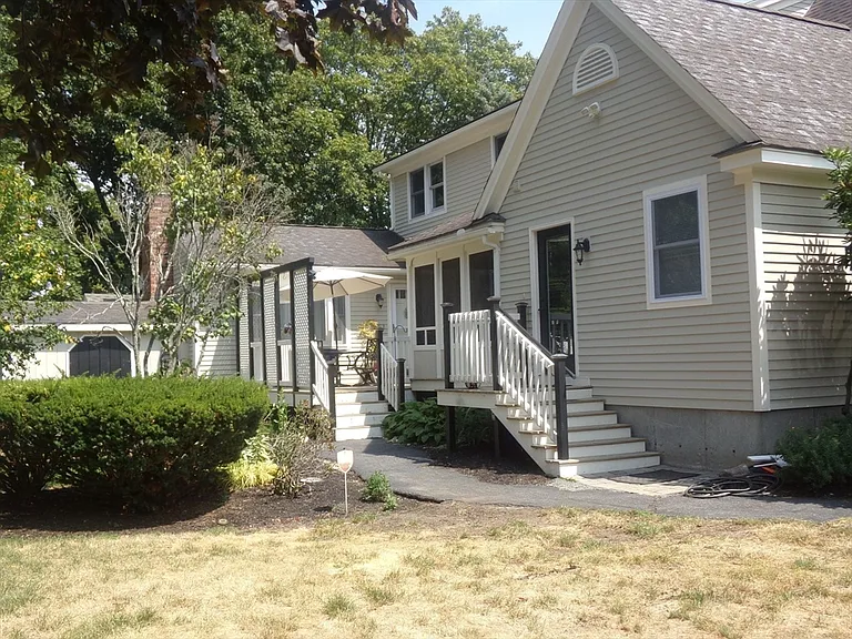 162 Middlesex Ave #1 — Photo 2