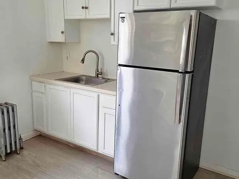 1035 Morris St #2R — Photo 11