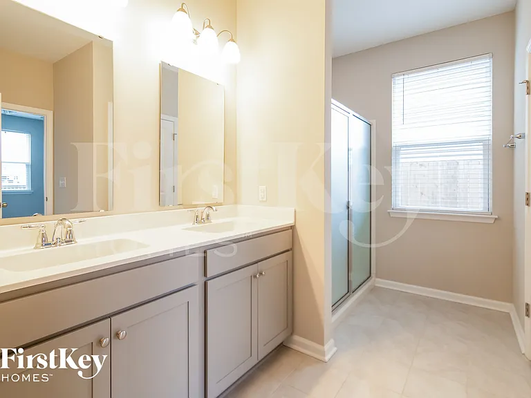 169 Greenwich Dr — Photo 9