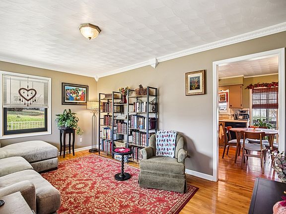 4th image of 155 Rolling Hills Dr