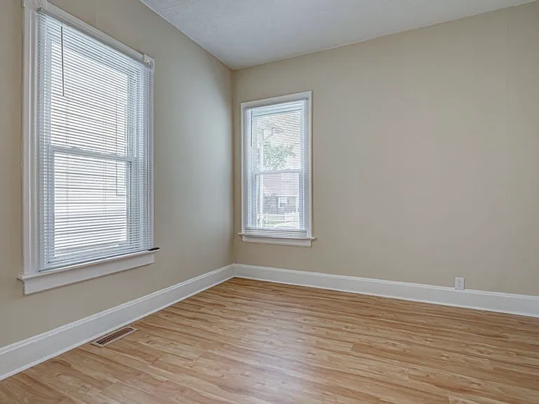 837 Franklin St — Photo 9