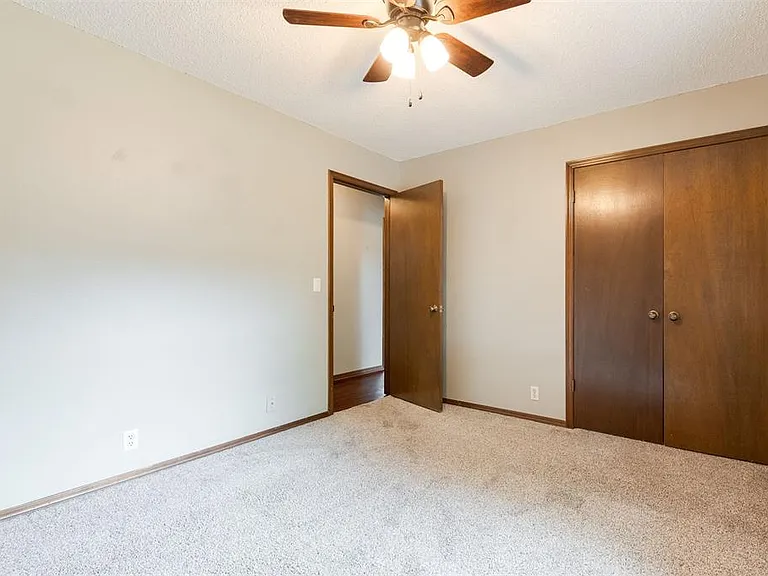 320 Elwood Dr — Photo 21