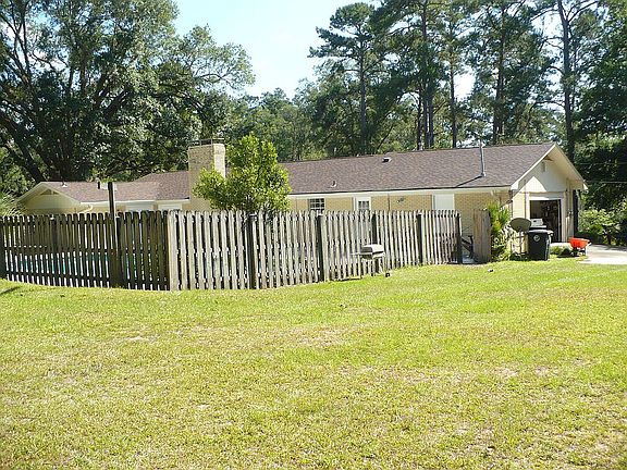 2nd image of 3205 Yorktown Dr