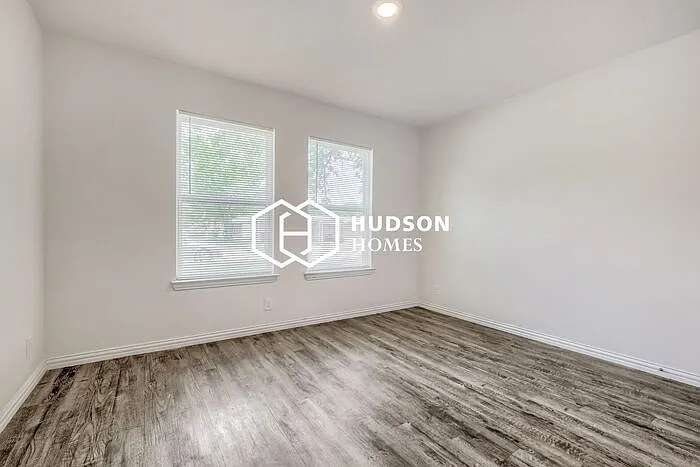 223 W Baxter St — Photo 7